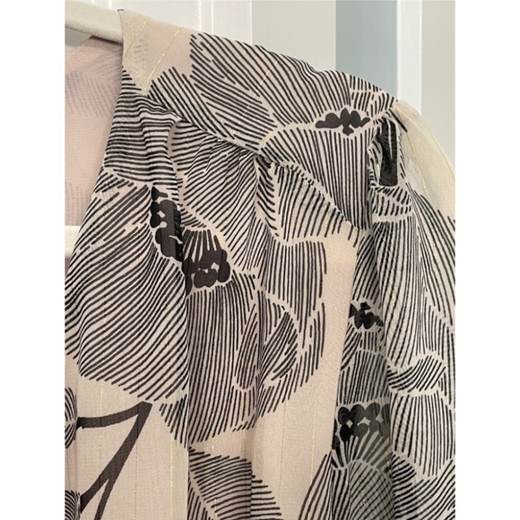 ASTR The Label Ivory Floral V-Neck Midi Dress, NWT, Large - Picture 4 of 7